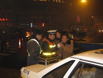 市交警大隊(duì)開展酒后整治行動(dòng)